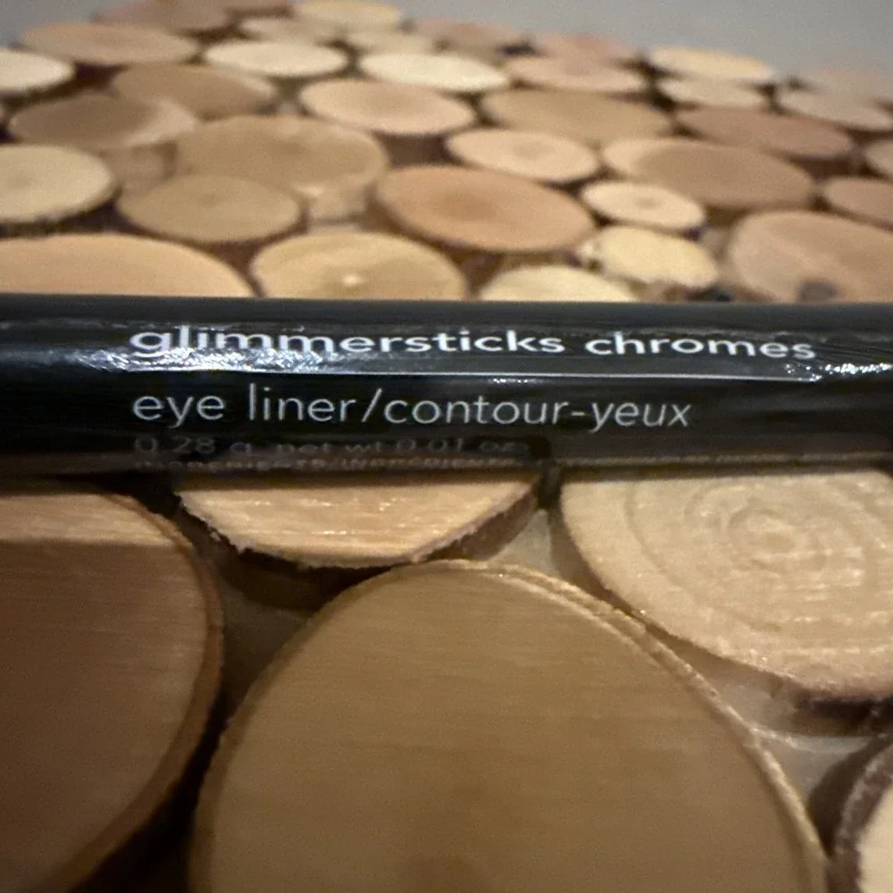 Avon Glimmersticks Chromes Eye Liner- Vivid Grey G13‎ -New & Sealed!